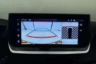 Peugeot 208 1.2 Hybrid 145 e-DCS6 GT | 17 Inch | Automaat | Achteruitrijcamera | Apple carplay | Voorstoelen verwarmd | / 30