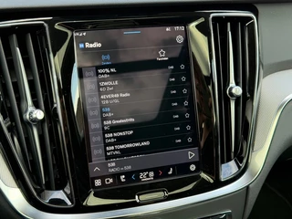 Volvo V60 2.0 T6 AWD Ultra Dark Panodak Leer H&K Head up / 47