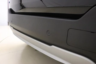 Jeep Avenger Altitude 54 kWh | Adaptive Cruise control | Climate control | Camera | 18" Lichtmetalen velgen | Getint glas | Keyless | Bluetooth | Draadloze telefoonlader / 15