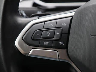 Volkswagen T-Roc 1.5 TSi R-Line Business 150 Pk Automaat | Trekhaak | Carplay | Virtual Cockpit | Adaptive Cruise | Keyless | Elektrische Achterklep | 18 Inch / 26
