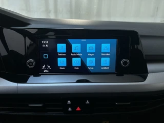 Volkswagen Golf Variant 1.0 TSI 110pk Golf Trekhaak Parkeersensoren Stoelverwarming / 22