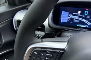 Jeep Avenger 1.2 e-Hybrid 110pk Automaat Summit | Navigatie | Achteruitrijcamera | Adapt. Cruise control | Climate control | Elektrische achterklep | Keyless | 18" Lichtmetalen velgen | 8 jaar garantie / 23
