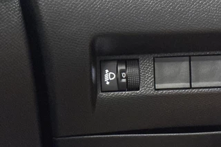 Peugeot 208 1.2 Hybrid 100 e-DCS6 Allure / 22