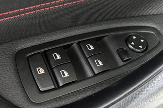 BMW X1 sDrive18i Executive Sport Line Panoramadak Trekhaak Groot Navi Stoelverwarming / 32