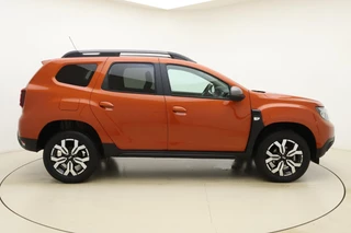 Dacia Duster 1.3 TCe 150 Journey Automaat | Navigatie | Camera | Keyless | Dakrails | Weinig kilometers | Hoge instap | Lichtmetalen velgen / 10