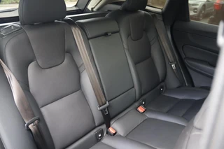 Volvo XC60 T6 Recharge AWD Plus Dark | Longe Range | Stoelverwarming | Parkeercamera | Panoramadak | Pilot Assist  | Leder | Keyless / 24