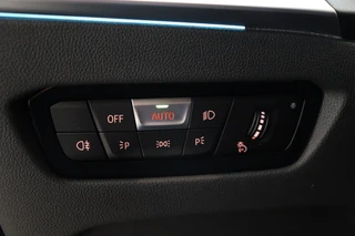 BMW 3 Serie Touring 330e High Executive M Sport Pakket Automaat  / Live Cockpit Professional / SOH 93 % / Driving Assistant / Panoramadak / Trekhaak / Leder / Harman Kardon / Innovation Pack / Parking Assistant / Travel Pack / Curved Display / 19 Inch / Shadow Line / 41