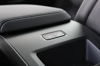 Volvo XC60 2.0 T6 Ultra Black Edition  | B&W | Luchtvering | 22" | Massage | Full | UNIEK! | Facelift / 45
