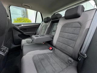 Volkswagen Golf TSI * Panoramadak * Camera * Navigatie * Massage Stoel / 11