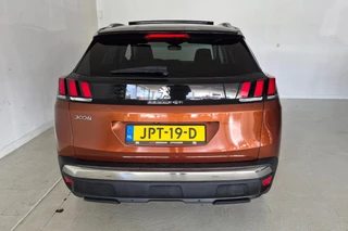 Peugeot 3008 1.2 PureTech Allure / 5