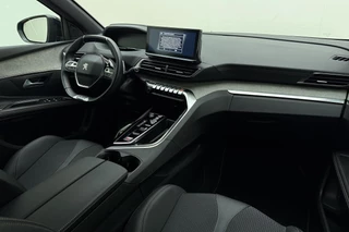Peugeot 5008 1.2T 130pk Automaat GT | Elektrische achterklep | Black Pack | 19'' velgen | Achteruitrijcamera | 7 Persoons / 17