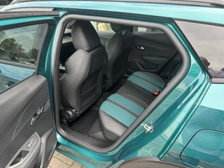 Peugeot e-2008 Envy EV 54kwh 156pk | Apple Carplay/Android Auto | Adaptieve Cruise Control | Lichtmetalen velgen 17 inch | Draadloos laden / 29