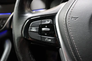 BMW 5 Series Touring 520i High Executive M Sport Pakket Automaat  / Navigatiesysteem Professional / Adaptieve LED-koplamp / Hifi / Climate Control / Parkeersensoren / Sfeerverlichting / Chrome Line / Sportstoelen / Cruise Control / Stoelverwarming / 33