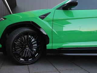 Lamborghini Urus 4.0 V8 Hybrid SE VERDE VIPER | DARK PACKAGE | CLASSICO LEDER | B&O 3-D  | CARBON-DAK | INTERIEUR- CARBON PAKKET | SOFT-CLOSE | 360° CAMERA | HEAD-UP | STOELVERK. | ADAPT. CRUISE | 5 JAAR GARANTIE | FULL OPTIONS!! / 19