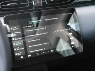 Leapmotor T03 Design 37.3 kWh | Nieuwe auto | Snel leverbaar! | Actieradius van 265 km (WLTP) Gecombineerd | Camera | Panoramadak | Adaptive cruise control | Dodehoek detectie | Lichtmetalen velgen / 26