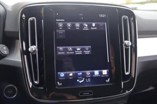 Volvo XC40 T4 Momentum | Stoelverwarming | Trekhaak | Parkeercamera | Keyless / 42