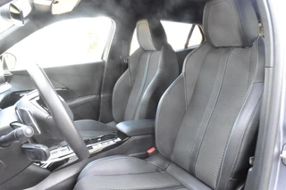 Peugeot 2008 Hybrid 145 EAT8 GT  | Automaat | Navigatie | Airco | Parkeerhulp | / 2