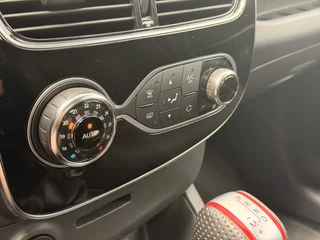 Renault Clio 1.6 R.S. Trophy 220PK 18'' LED Navi Cruise Clima / 23