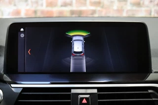 BMW X3 xDrive20i High Executive xLine Automaat  / Navigatie Professional / Leder / Trekhaak / 19 Inch / Adaptieve LED-koplampen / Stoelverwarming / Ambiance Verlichting / Parkeersensoren voor+achter / Sportstoelen / 30