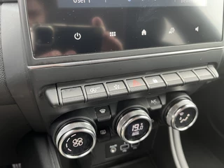 Renault Captur 1.0 TCe 100 Intens  | NL Auto | Navigatie | Climate Control | Parkeersensoren | Keyless | Lichtmetaal | Apple CarPlay / Android Auto / 17