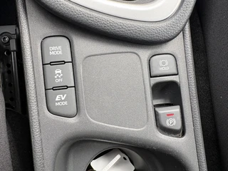 Toyota Yaris 1.5 Hybrid Dynamic CAMERA APPLE/ANDROID AD-CRUISE DAB+ KEYLESS LM-VELGEN / 26