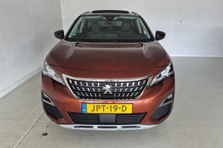 Peugeot 3008 1.2 PureTech Allure / 4