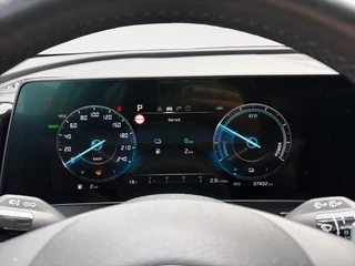 Kia Sportage 1.6 T-GDi Plug-in Hybrid AWD DynamicLine Luxury | Apple Carplay / Android Auto | Navigatiesysteem | Stoel + Stuurverwarming | Elektrisch Verstelbare Bestuurdersstoel | Licht + Regensensor | Parkeersensoren Voor + Achter | Camera Achter | Cruise Control Adaptief | Rijstrooksensor + Correctie | 19"Lichtmetalen Velgen / 17