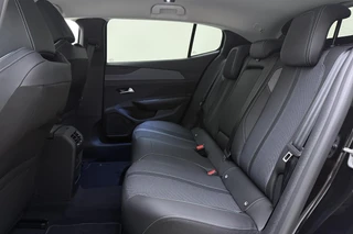 Peugeot 408 1.6 HYbrid 225 e-DSC7 Allure DEMO ZONDER KMS! l Wireless Apple Carplay & Android Auto l Digitale Cockpit l DAB l Bluetooth l PDC l LED verlichting l Lichtmetalen Velgen / 19