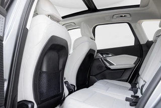 BMW X1 xDrive25e Frozen Grey l Pano l Trekhaak l Harman Kardon l Leder l 360° Camera / 13