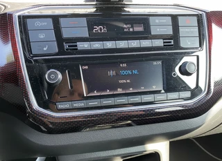 Volkswagen up! 1.0 TSI GTI 116 pk  | 17 inch lichtmetaal | stoelverwarming | climate control | zwart dak-spiegels | NL auto / 26