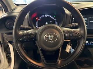 Toyota Aygo X 1.0 VVT-i MT first / apple /stoelverw /cruisec /camera/pdc/clima/boeken / 13