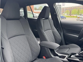 Toyota Corolla Cross 2.0 Hybrid 180 DYNAMIC NIEUW DIRECT LEVERBAAR! BLIND SPOT STOEL/STUURVERW KEYLESS 18'' LM-VELGEN APPLE/ANDROID NAVI CLIMA AD-CRUISE PARK-SENSOREN / 13