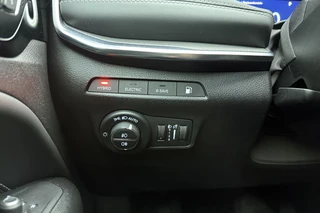 Jeep Compass 4xe 240pk Plug-in Hybrid Automaat S | Lederen bekleding | Navigatie | Trekhaak | Achteruitrijcamera | Electrische achterklep | Keyless | Stoel- en stuurverwarming | 19" Lichtmetalen velgen / 26