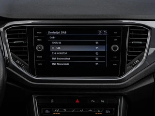 Volkswagen T-Roc 1.5 TSI 150 PK DSG Style IQ.DRIVE | Trekhaak | Virtual Cockpit | LED | ACC | Camera | Dodehoekdetectie | Stoel-/Stuurverwarming | Navigatie | Apple CarPlay/Android Auto | 18" / 25