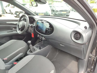 Toyota Aygo X PLAY 4S-BANDEN APPLE/ANDROID AD-CRUISE CAMERA BLUETOOTH AIRCO NL-AUTO EL-RAMEN/SPIEGELS / 2