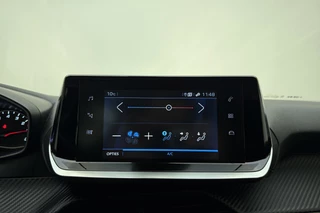 Peugeot 2008 1.2 PureTech Active Cruise Control l Airco l Apple Carplay/Android Auto l Parkeersensoren l Centrale Deurvergrendeling l Elektrische ramen l Elektrisch Verstelbare Spiegels / 22