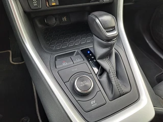 Toyota RAV4 2.5 Hybrid AWD Dynamic NWE. 4-SEASONS STOEL- & VOORRUITVERWARMING PDC V+A DIGITAL DISPLAY LED / 21