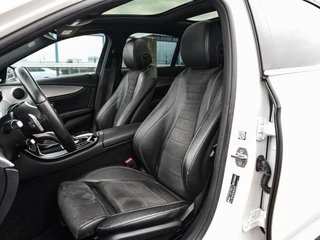 Mercedes-Benz E-klasse 220 d AMG Line Night Edition Panoramadak Widescreen Sfeerverlichting Apple CarPlay Android Auto Camera Stoelverwarming LED / 12