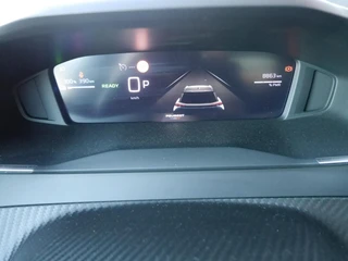 Peugeot e-2008 EV Allure 54 kWh | tot 406km WLTP range | SOH 96% | Parkeersensoren voor + achter | Draadloos Apple Carplay/Android Auto | Cruise Control | Privacy Glass / 20