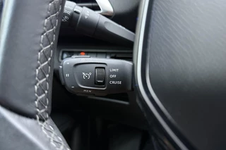 Peugeot 3008 1.2 PureTech Allure Pack Business | Trekhaak | Achteruitrijcamera | Navigatie | Airco | Stoelverwarming | Climate control | Cruise control | Dodehoekdetectie / 30