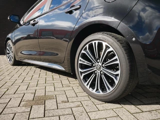 Toyota Corolla 2.0 Hybrid Team D GR Navi+BT| Camera| Dealer onderhouden / 26