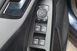 Ford Focus Wagon BUSINESS APPLE/ANDROID PARK-SENSOREN WINTERPACK CLIMA LED ALL-SEASON KEYLESS / 18