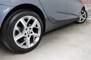 BMW 2 Series Active Tourer 218i Executive Automaat  / Trekhaak / Parkeersensoren / Stoelverwarming / Navigatie / Cruise Control / Bluetooth / Climate Control / LED / Sportstoelen / Multifunctioneel Stuurwiel / 17 Inch / 7