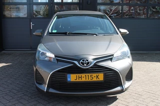 Toyota Yaris 1.3 VVT-I ASPIRATION Navigatie / Trekhaak / Cruise control / 2