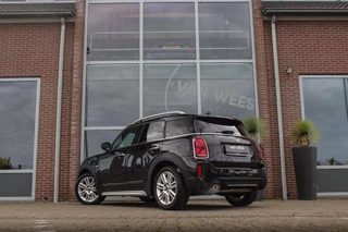MINI Countryman 1.5 Cooper Essential | 1e eigenaar | NL auto | Driving Assistant | Camera | Sportstuur | Keyless entry | Stoelverwarming | LED | Carplay | DAB | Navigatie | PDC / 5