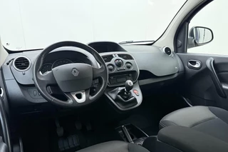 Renault Kangoo Family Rolstoelbus | Invalide vervoer | Rolstoelsauto handgeschakeld | Rolstoellift | Airco | Verlaagde vloer achterin | Oprijplaat of elektrische rolstoellift | 3-punts rolstoelgordelsysteem | Elektrische spanbanden | Extra lange veiligheidsgordels | Antislip-oprijplaat | Rolstoelplaats achter bestuurder/passagier | Versterkte vloerconstructie / 18