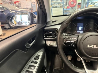 Kia Stonic 1.0 T-GDi MHEV GT-PlusLine Meest luxe uitvoering | 1e Eigenaar | Panorama dak | Dealer onderhouden | Cruise Control Adaptief | Carplay | Metallic lak | Fabrieksgarantie t/m 10-5-2030 + 3x 1 jaar* | NAP / 14