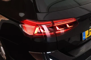 Volkswagen Passat Variant 1.5 TSI 150pk DSG 2x R-Line Panoramadak Leder Camera Stoelverwarming Virtual Cockpit / 46