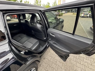Toyota Corolla Cross 2.0 HYBRID 184PK FIRST-EDITION BLIND-SPOT EL-ACHTERKLEP LM-VELGEN KEYLESS PARK-SENSOREN STOELVERW DRAADLOOS-LADEN AD-CRUISE BLUETOOTH / 19