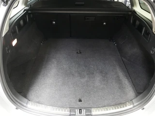 Toyota Auris 1.8 Hybrid Aspiration / 16